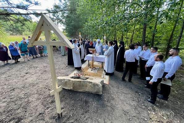 Митрополит Кирилл освятил закладной камень Пантелеимонова храма в городе Менделеевске
