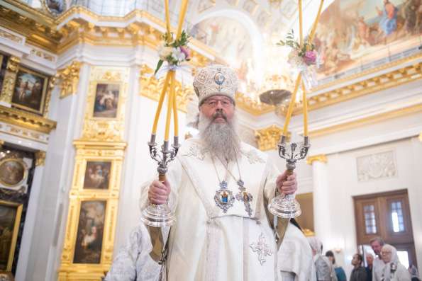 В праздник Преображения Господня митрополит Кирилл совершил Литургию в Казанском кафедральном соборе