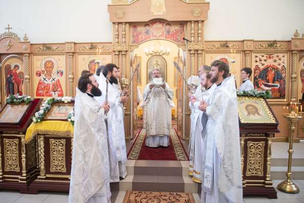 В день предпразднства Успения Богородицы митрополит Кирилл совершил Литургию в Успенском храме в Дербышках
