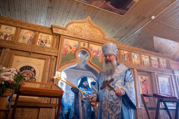 Митрополит Кирилл возглавил престольные торжества в храме иконы Божией Матери «Всецарица» в столице Татарстана