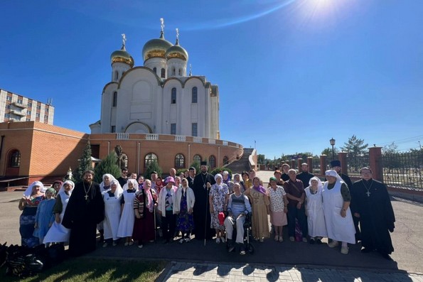 В праздник Преображения Господня на территории Кафедрального собора города Альметьевска был организован благотворительный обед