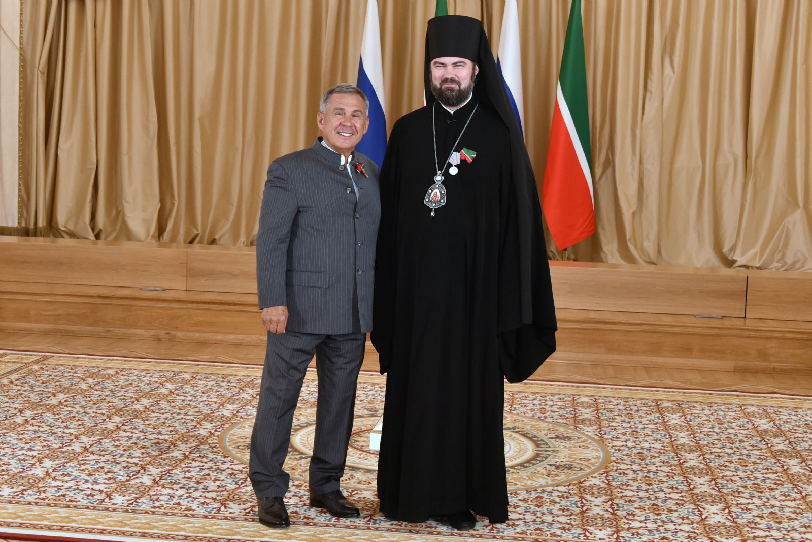 Епископ Мефодий удостоен государственной награды РТ