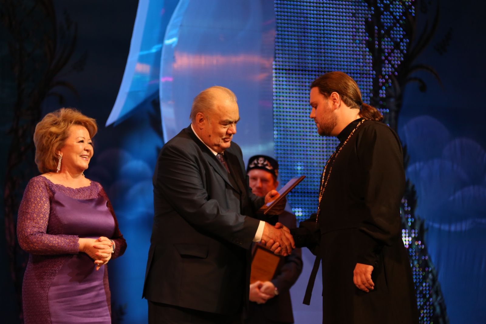 Духовенство Казанской епархии приняли участие в церемонии награждения победителей Республиканского конкурса на звание «Благотворитель 2013 года» (фото)